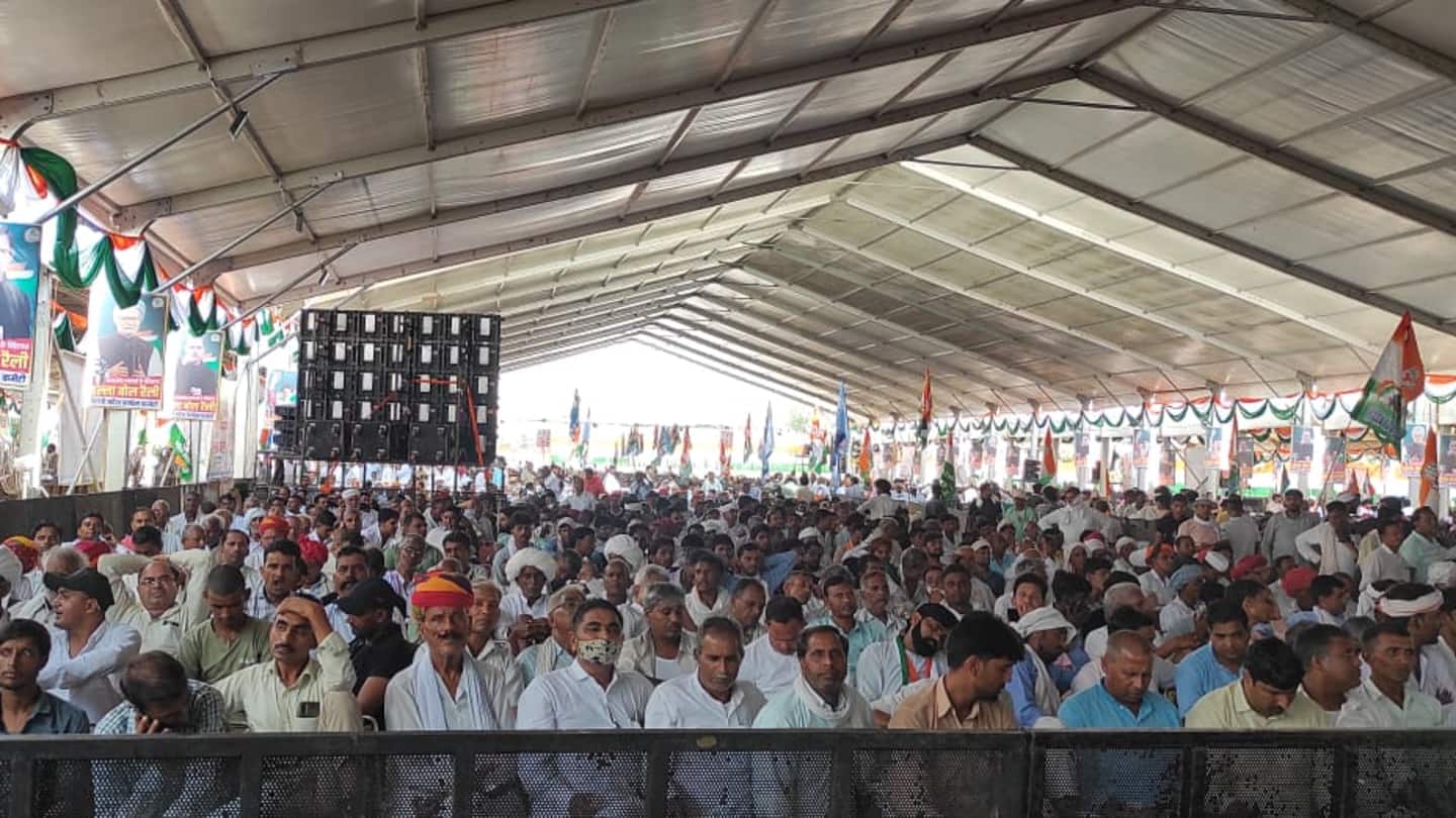 Congress holds 'Halla Bol' rally against inflation at Ramlila Maidan