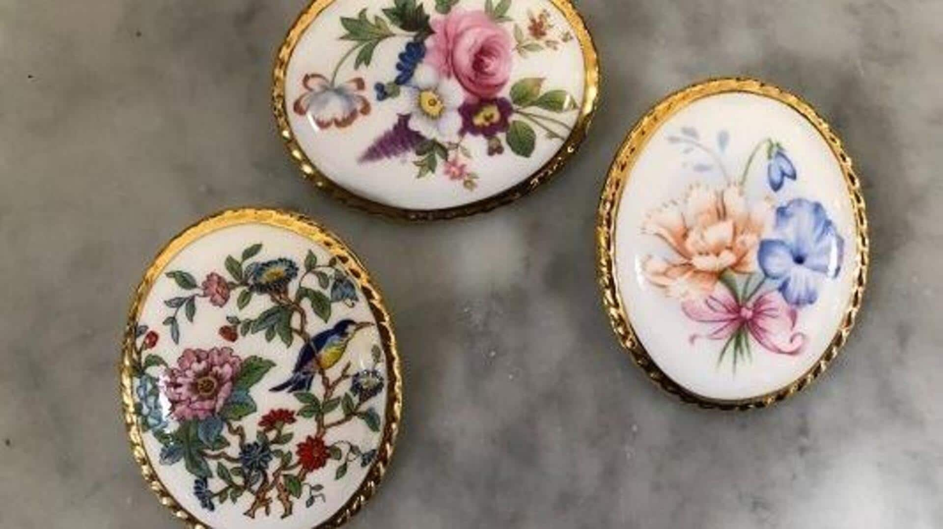 Porcelain brooches: A timeless accessory