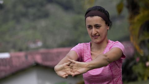 Try these simple dynamic stretches before your workout