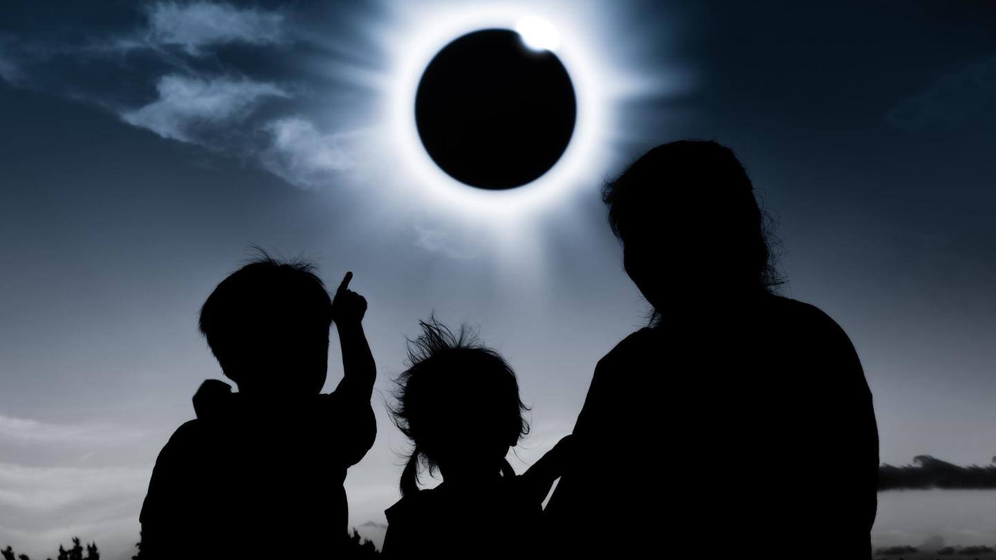 Do rays from solar eclipse cause blindness? Do rays from solar eclipse cause blindness?