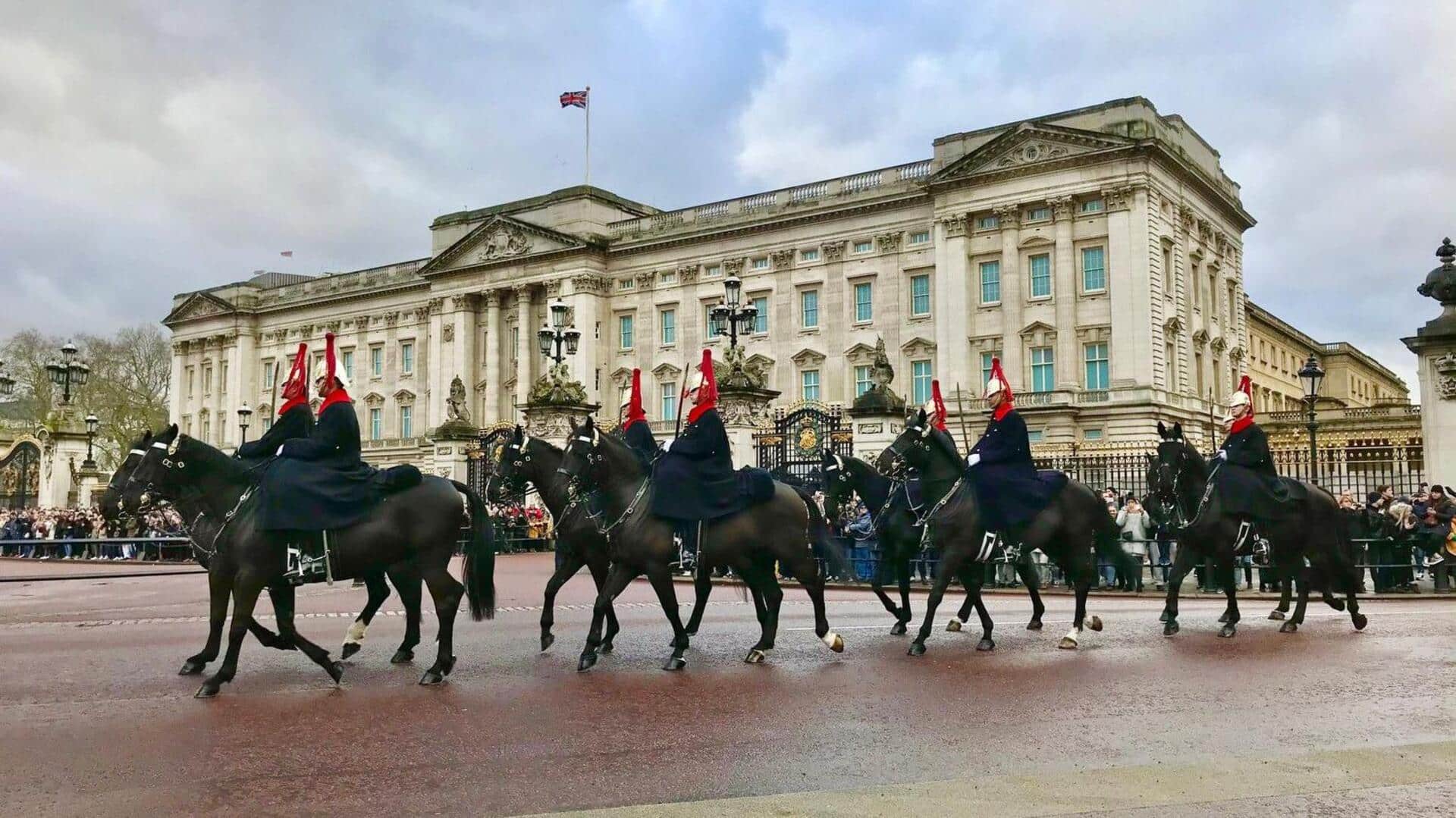 Visiting Buckingham Palace? Read this first