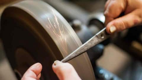 How to keep scissors sharp using household items