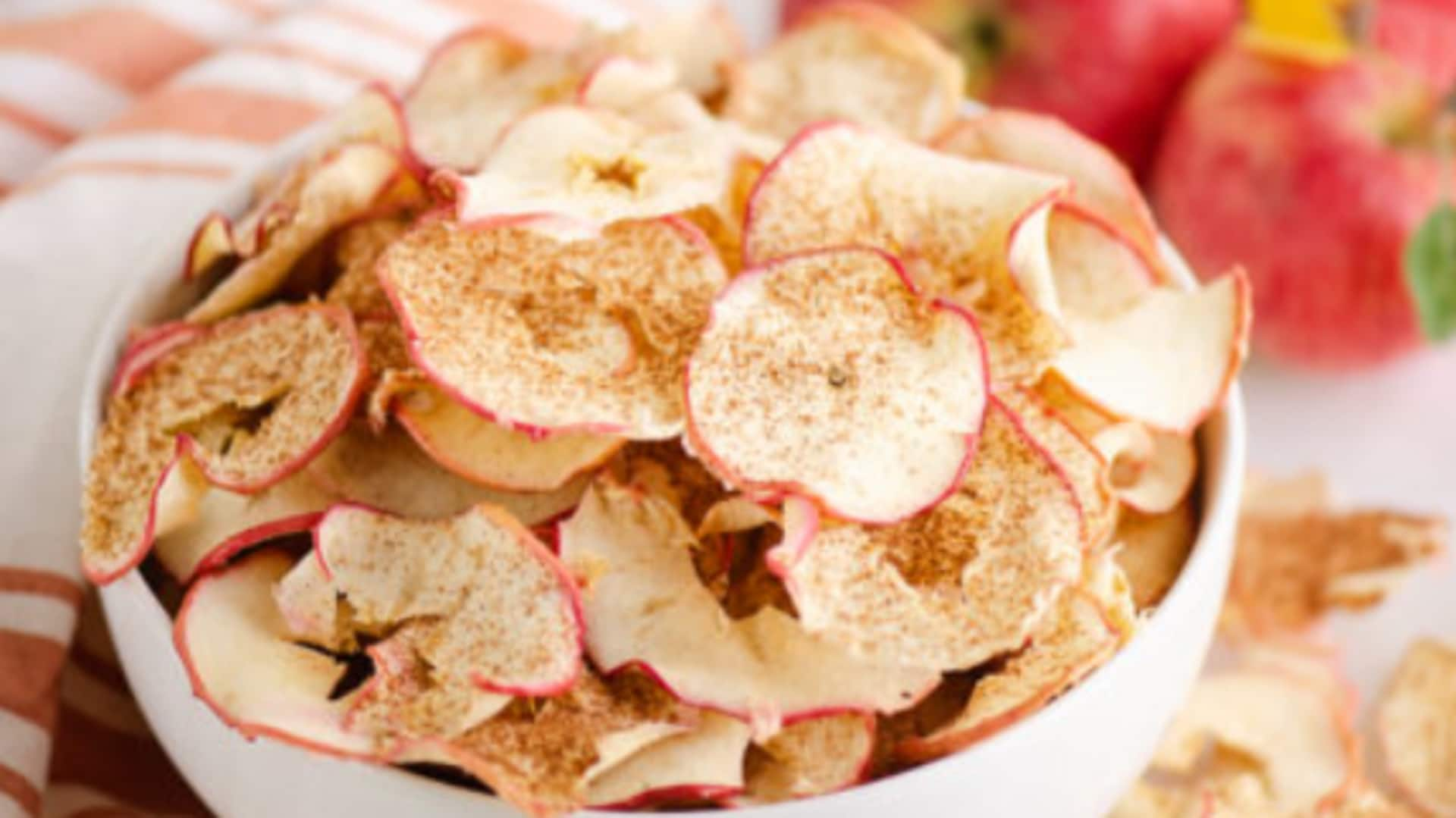 Choosing baked apple chips over shakkarpara: Top reasons why