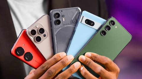Global smartphone shipments plunge to 14-year low