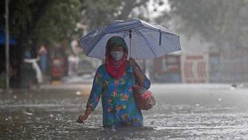 Heavy rains lash parts of Mumbai; local train services hit