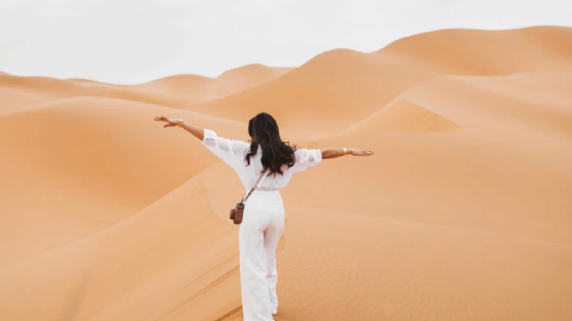 Dress smart in the desert heat: Essentials of desert dressing