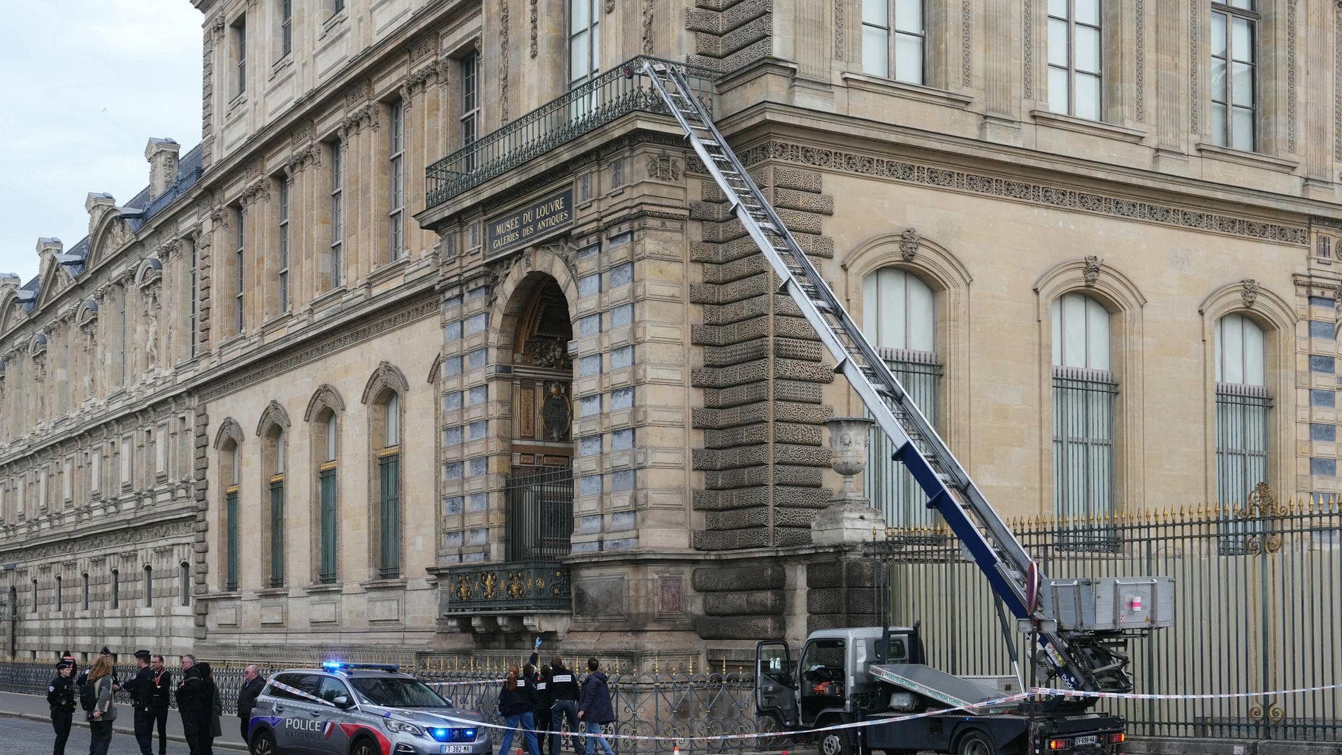 French police may nab Louvre robbers, but jewelry recovery unlikely 