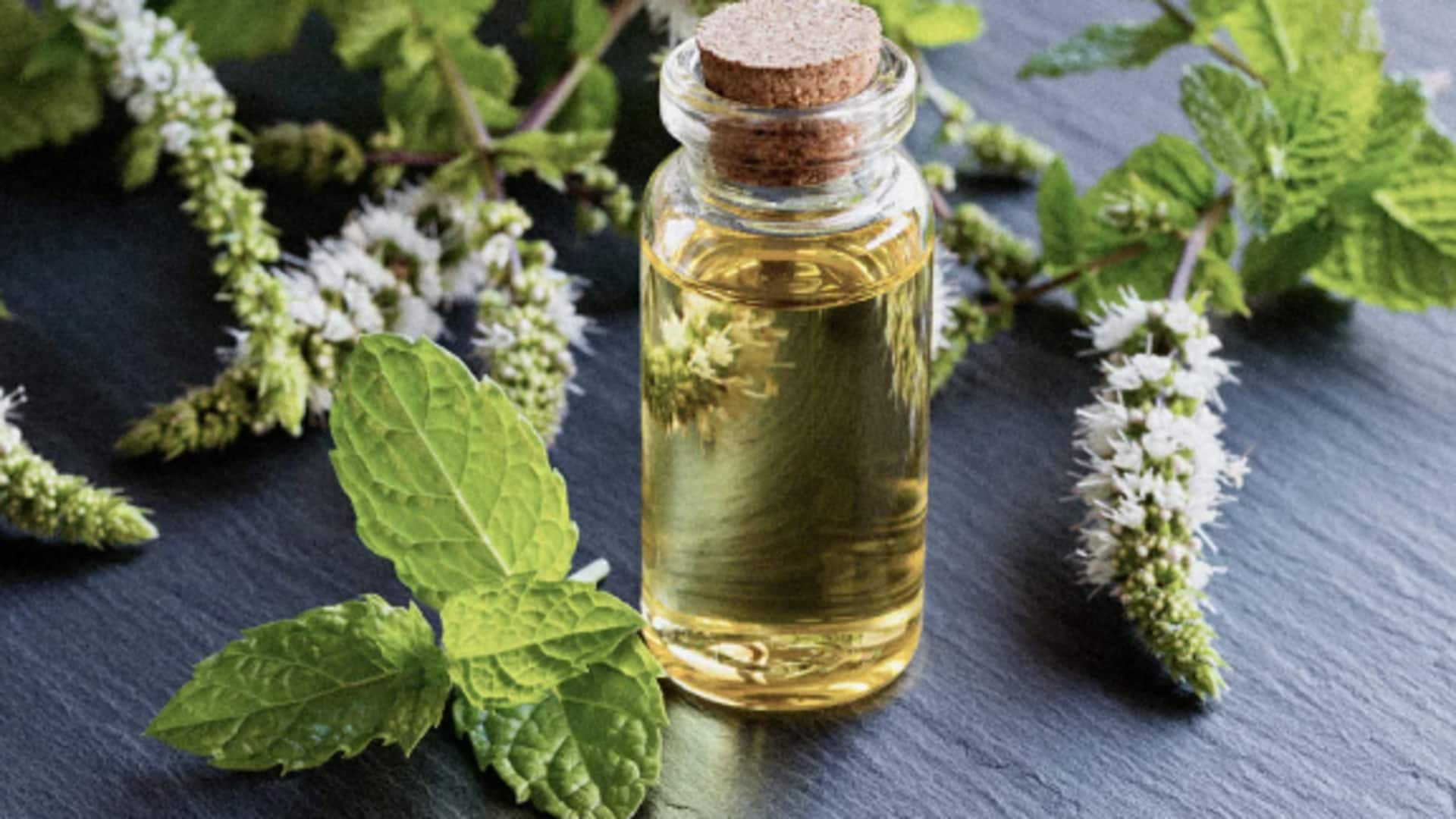 Enhancing natural toothpaste with peppermint oil