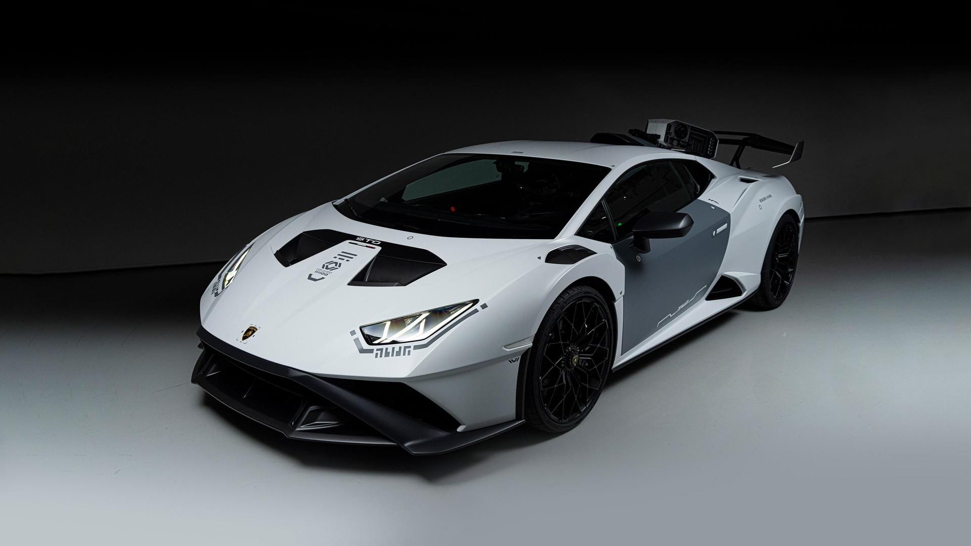Lamborghini Huracan STO Time Chaser_111100 breaks cover as one-off supercar