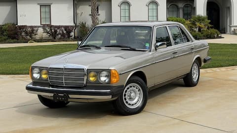 This 40-year old Mercedes-Benz sedan is now up for grabs