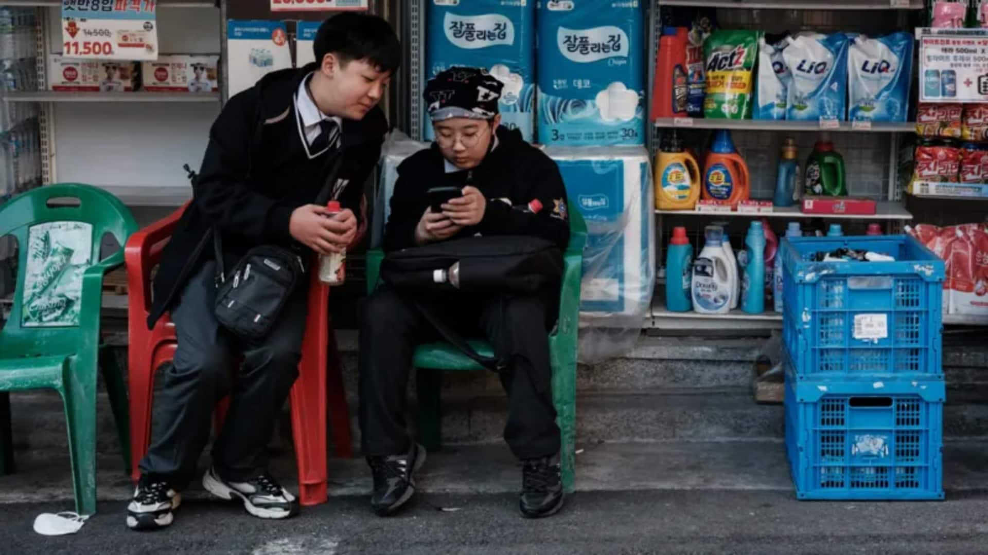 South Korea bans mobile phones in classrooms South Korea bans mobile phones in classrooms