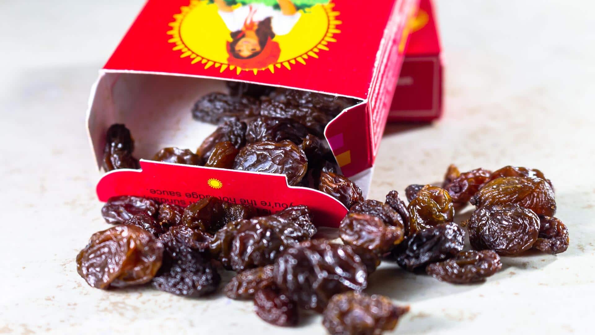 Why you should eat soaked black grape raisins daily 