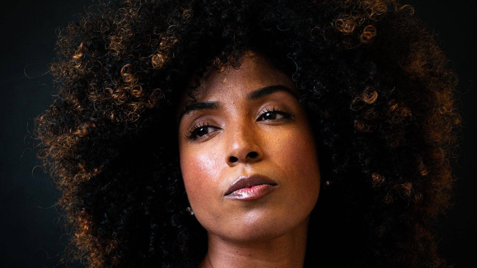 How to style natural hair without bobby pins