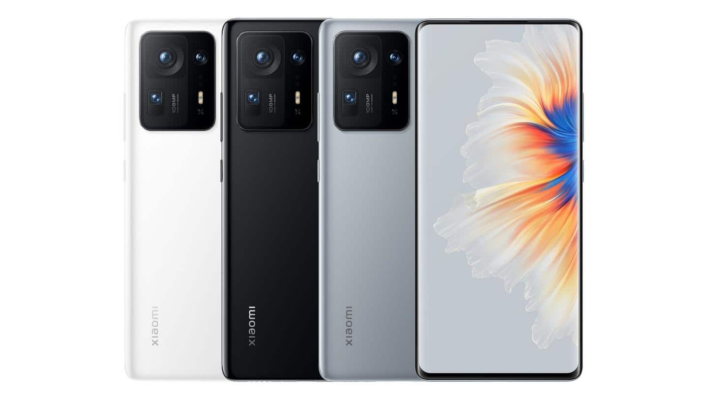 The device flaunts a 120Hz AMOLED panel The device flaunts a 120Hz AMOLED panel