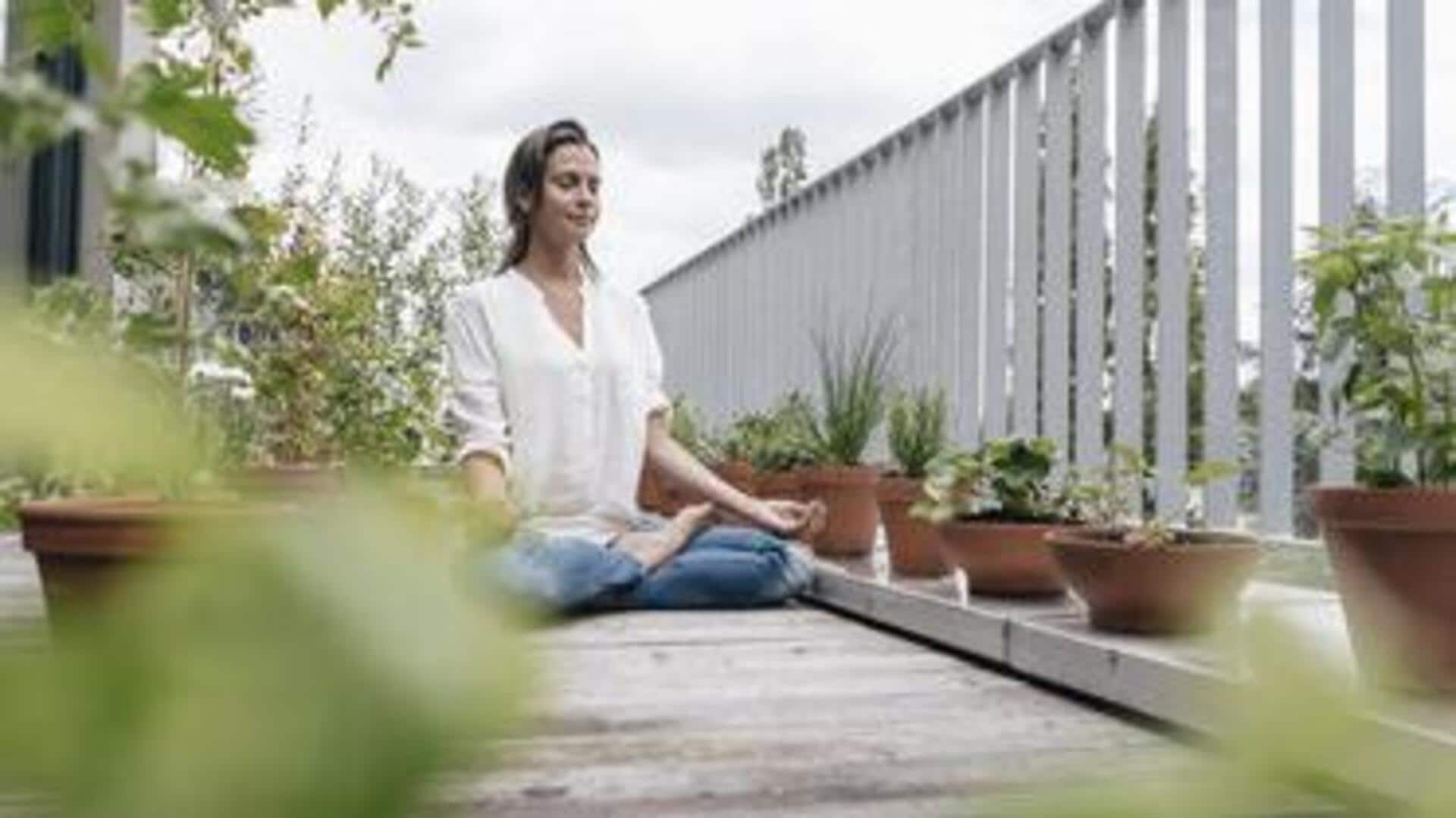 Balcony yoga: Concept and how to practice