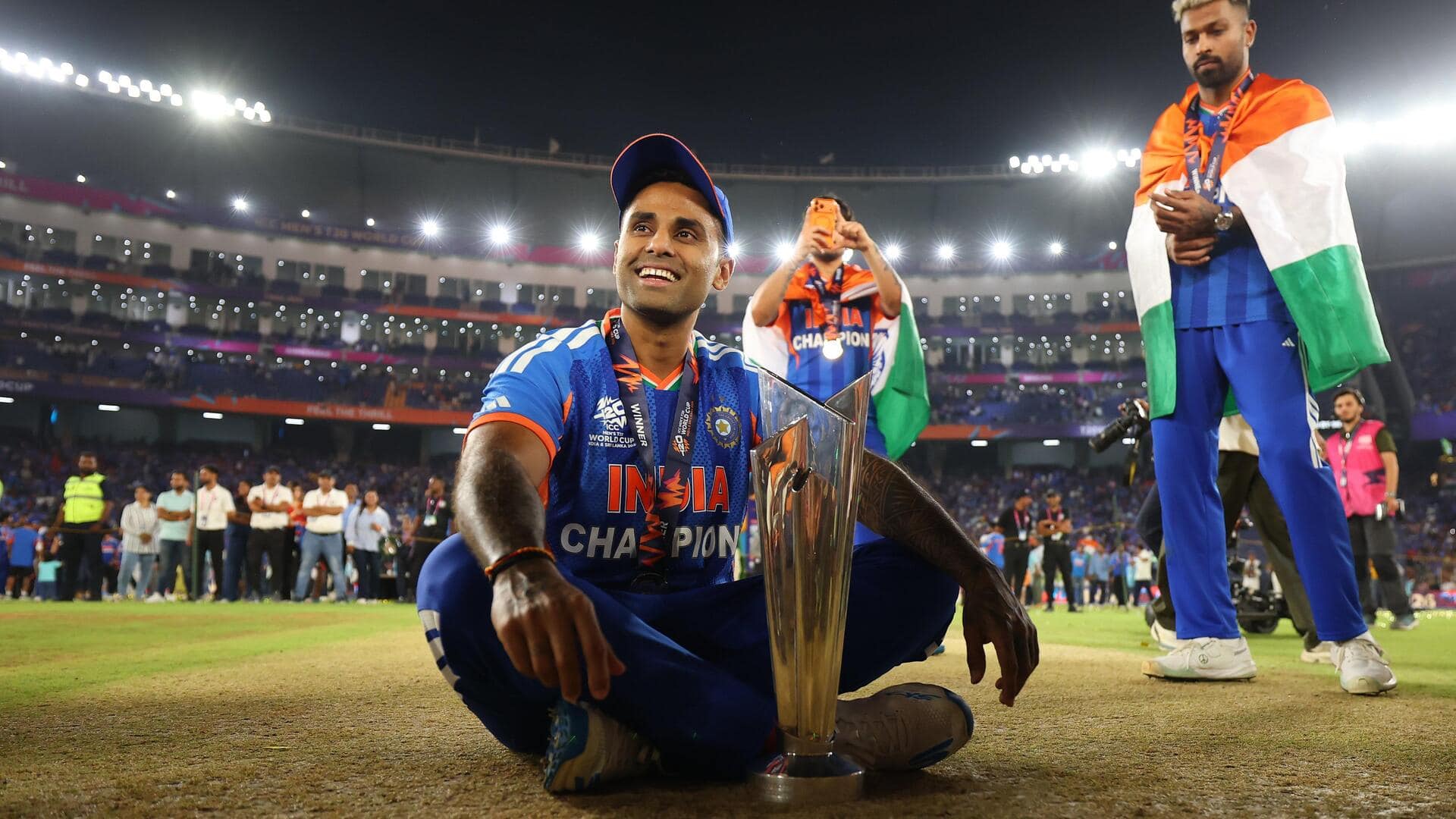 Maharashtra CM honors T20 WC-winning players Suryakumar Yadav, Shivam Dube