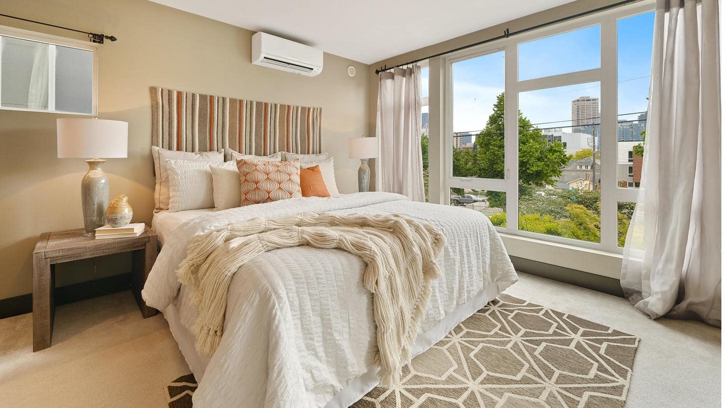 Here are a few tips to decorate your master bedroom
