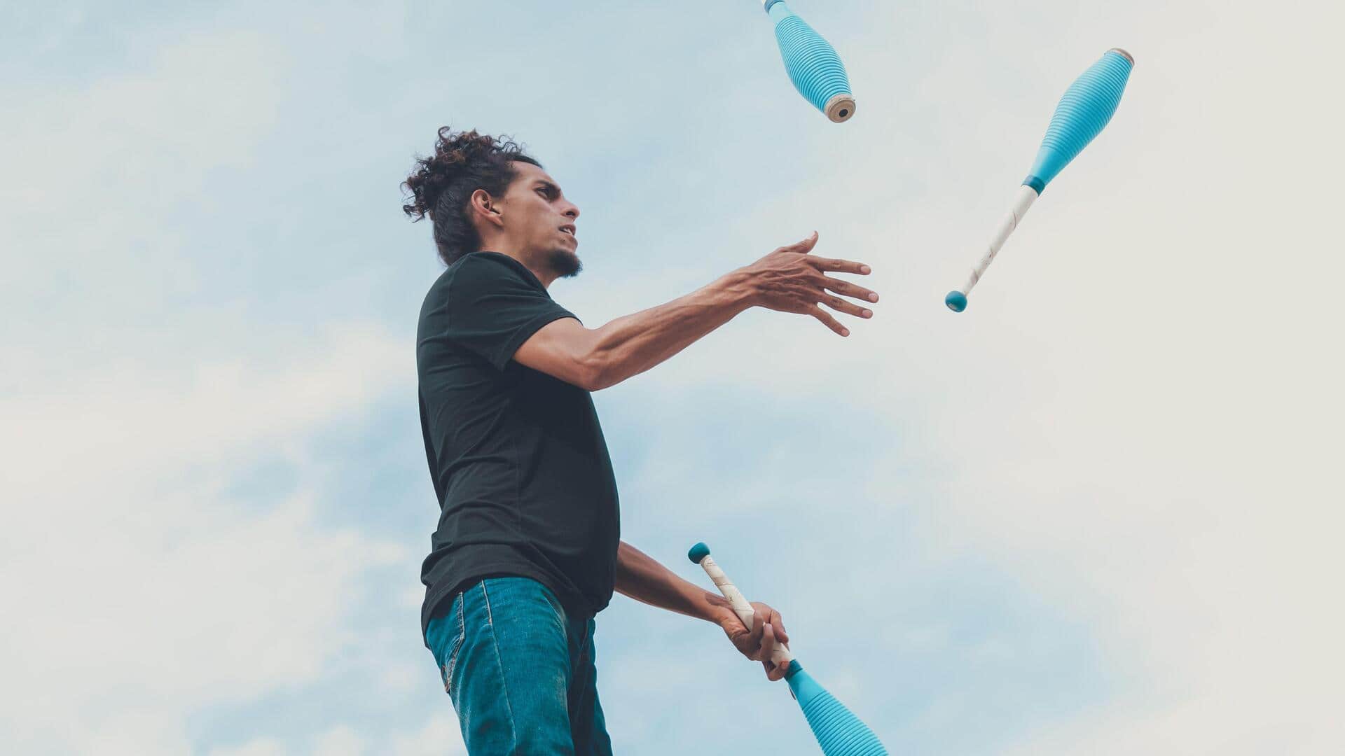 Improve your hand-eye coordination with juggling