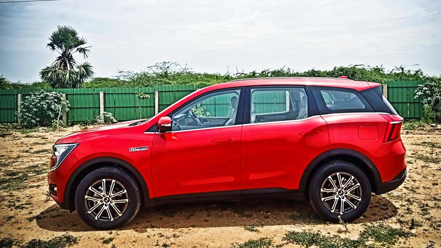 The petrol-powered XUV700 has slightly less body roll The petrol-powered XUV700 has slightly less body roll