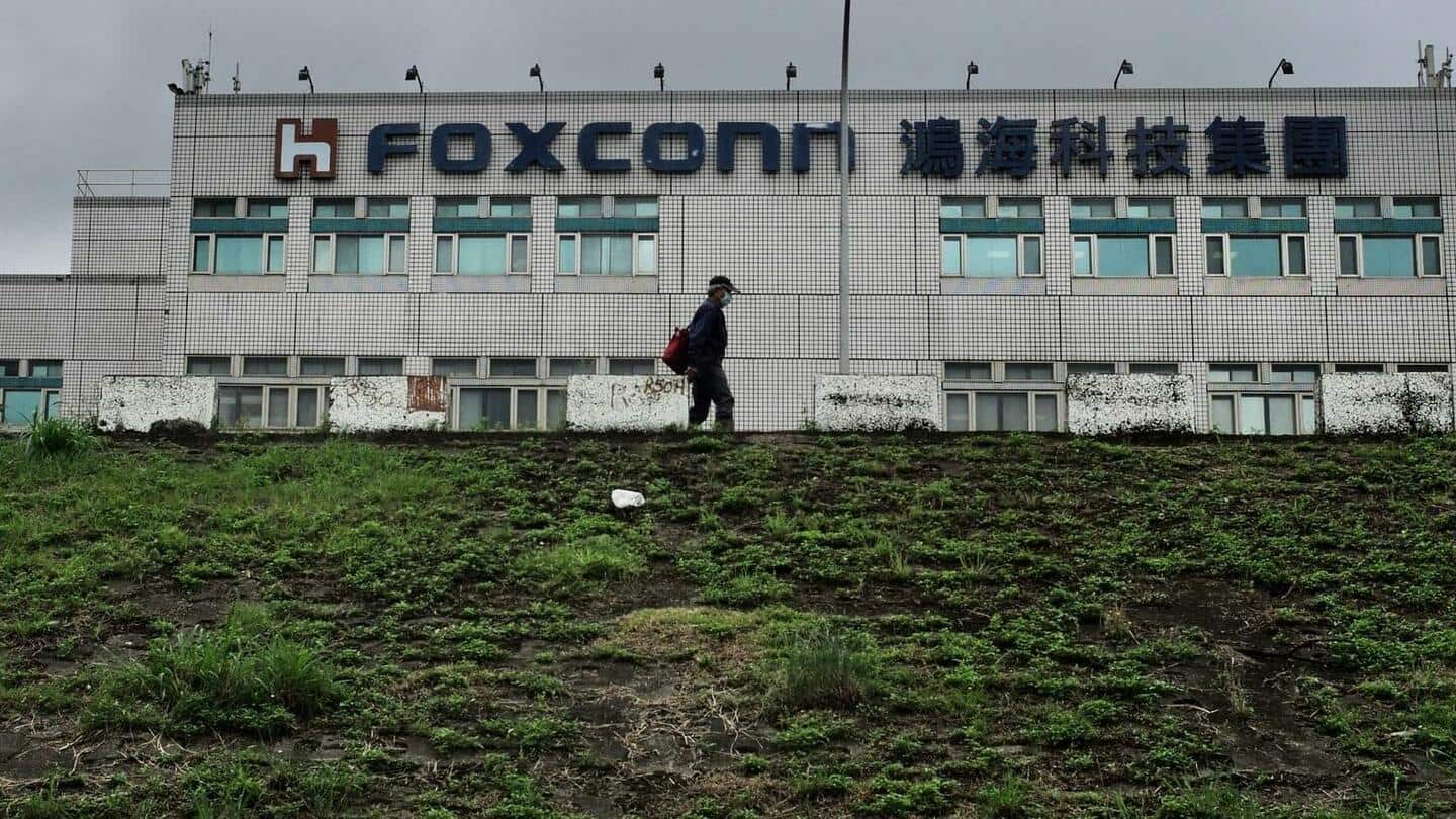 Foxconn apologizes for protests at China iPhone factory