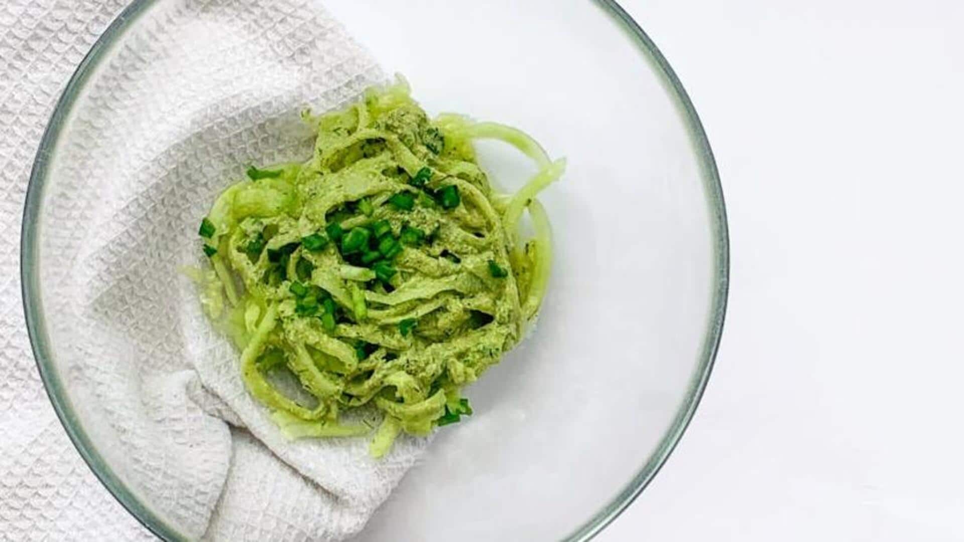 How to make delicious zucchini noodles with basil pesto How to make delicious zucchini noodles with basil pesto
