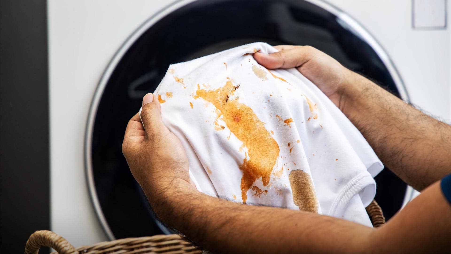 Simple hacks to remove stubborn food stains from white clothes