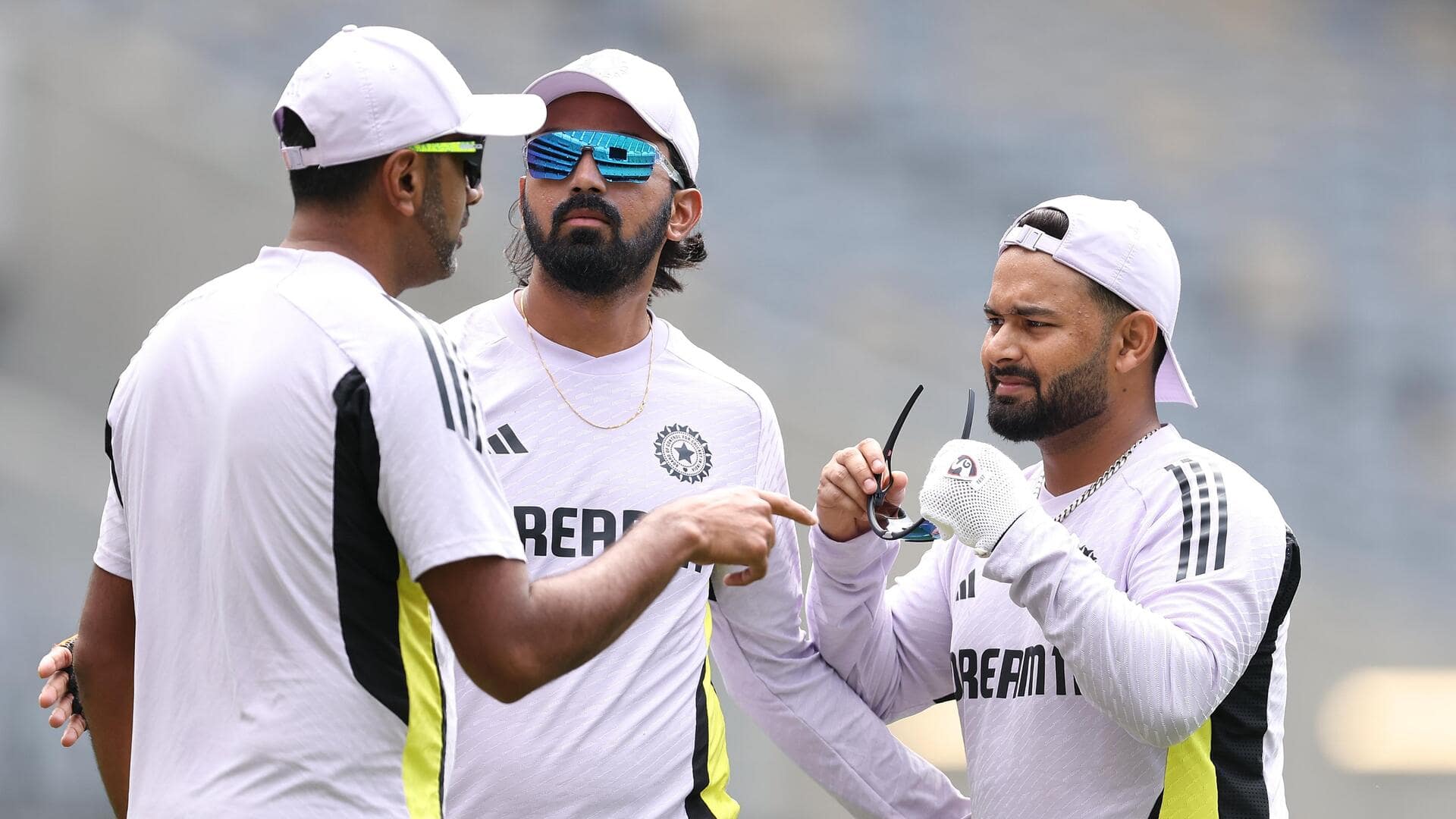 Australian cricketers honor Ravichandran Ashwin with signed shirt post-retirement