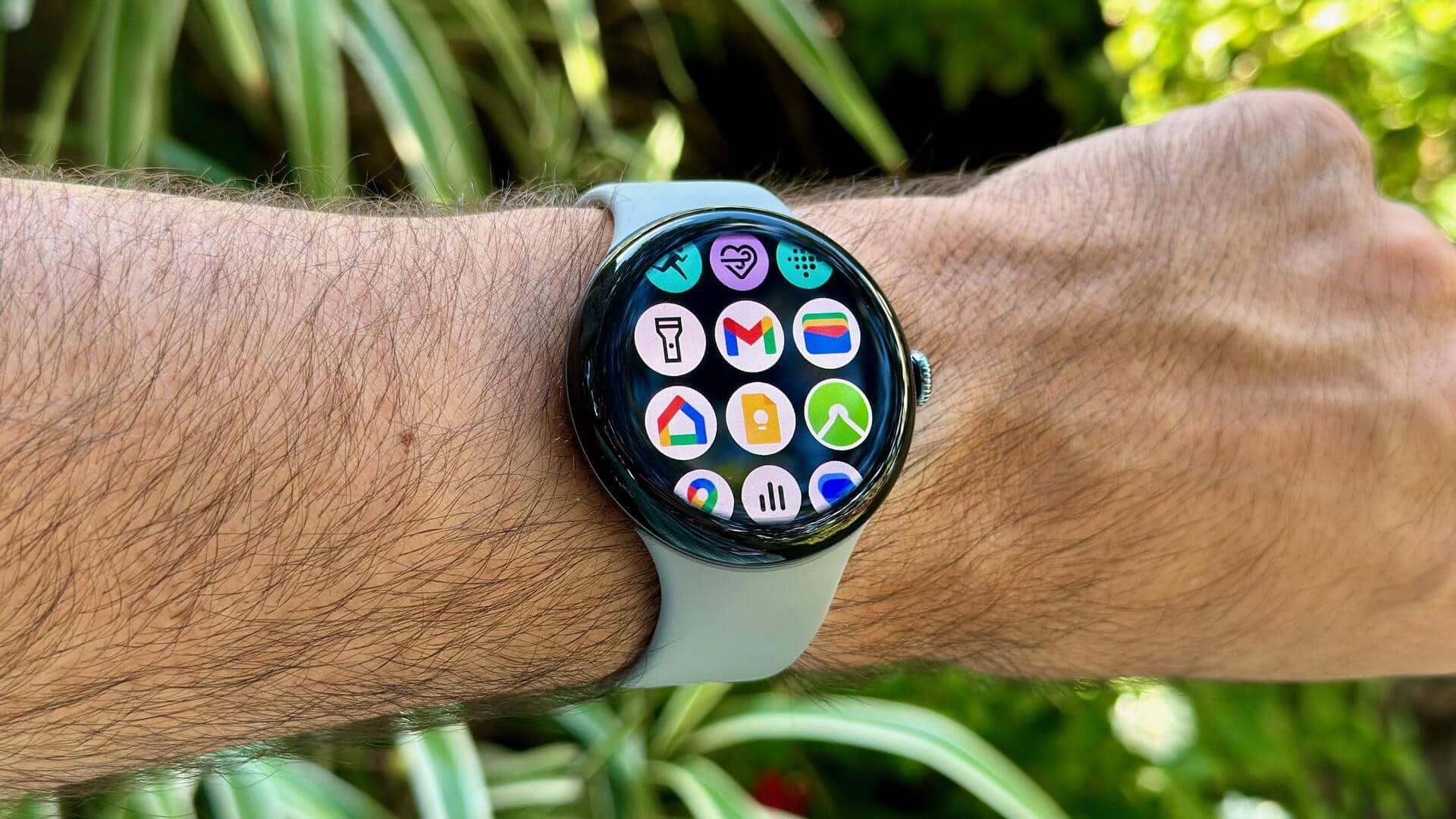 Google announces Wear OS 6 with Gemini AI, new design Google announces Wear OS 6 with Gemini AI, new design