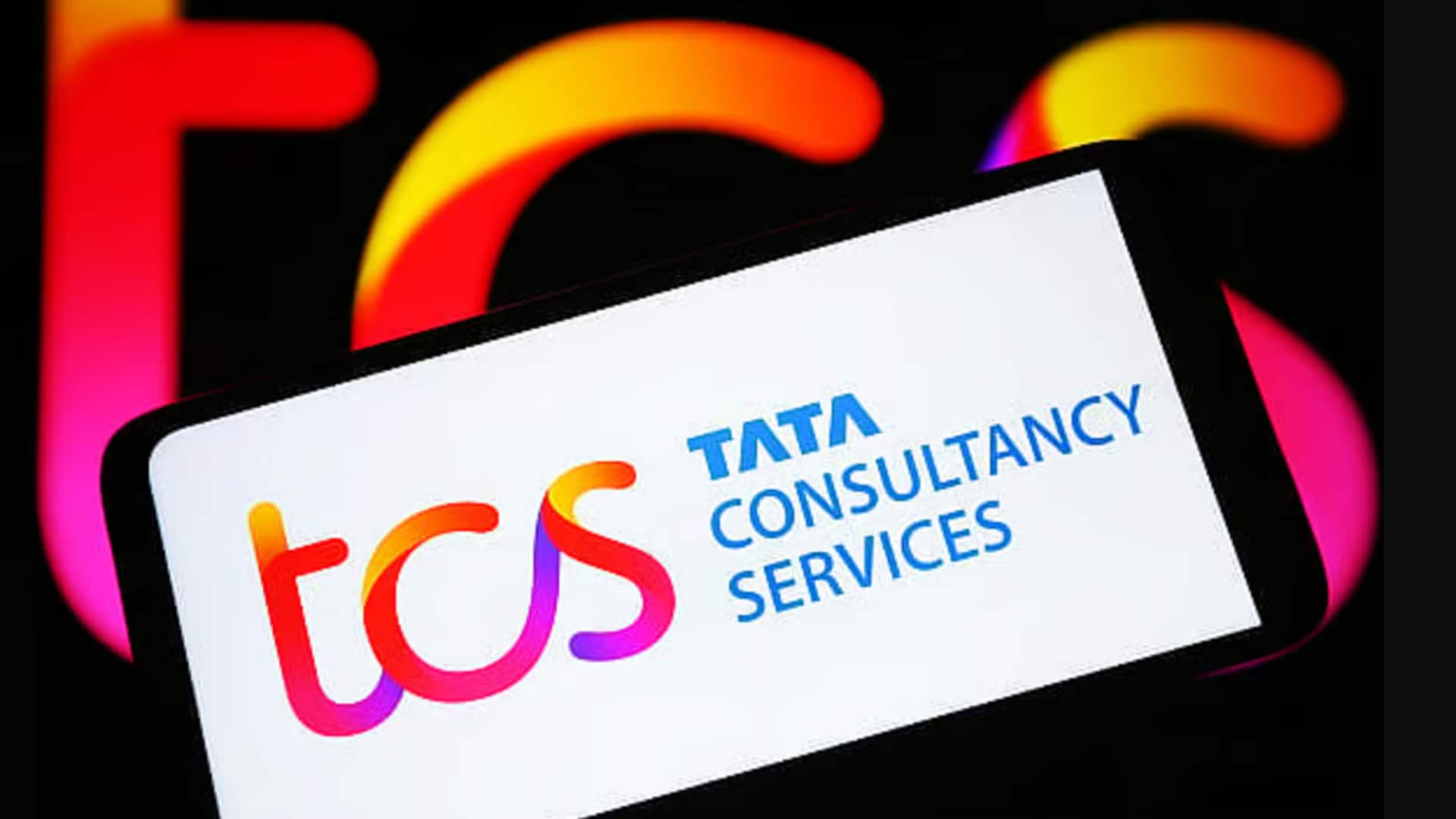 JPMorgan upgrades TCS to 'overweight,' raises target price by 4% JPMorgan upgrades TCS to 'overweight,' raises target price by 4%