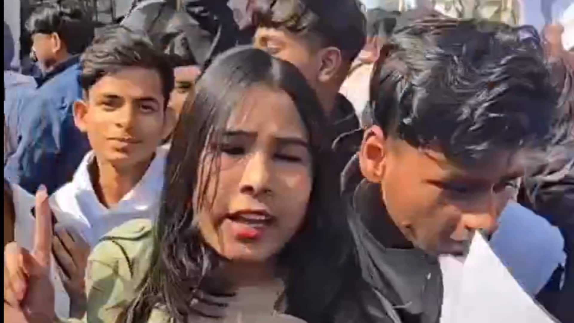 Bihar: Male students mob woman reporter outside exam center