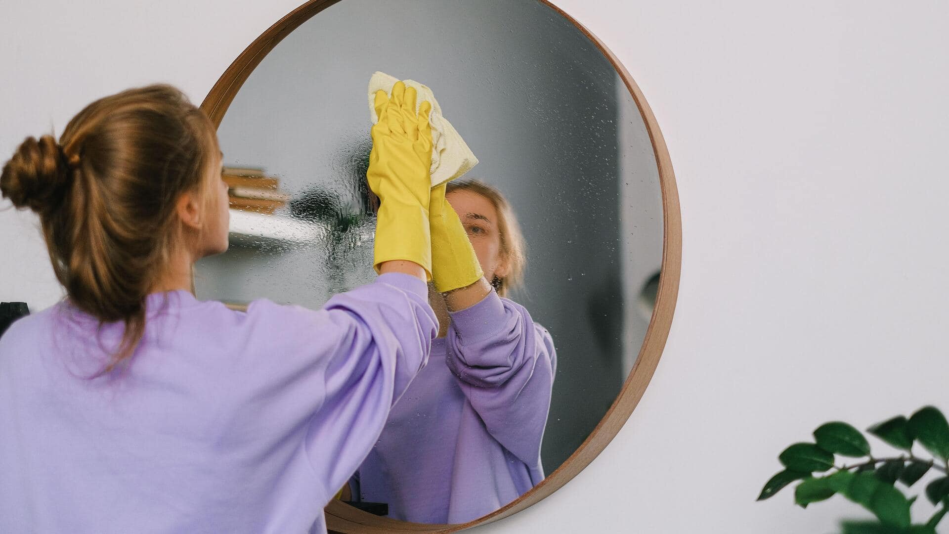 Get spotless mirrors with these easy tricks