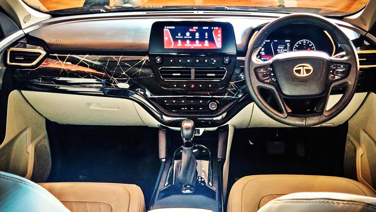 The dashboard comes with a marble finish The dashboard comes with a marble finish