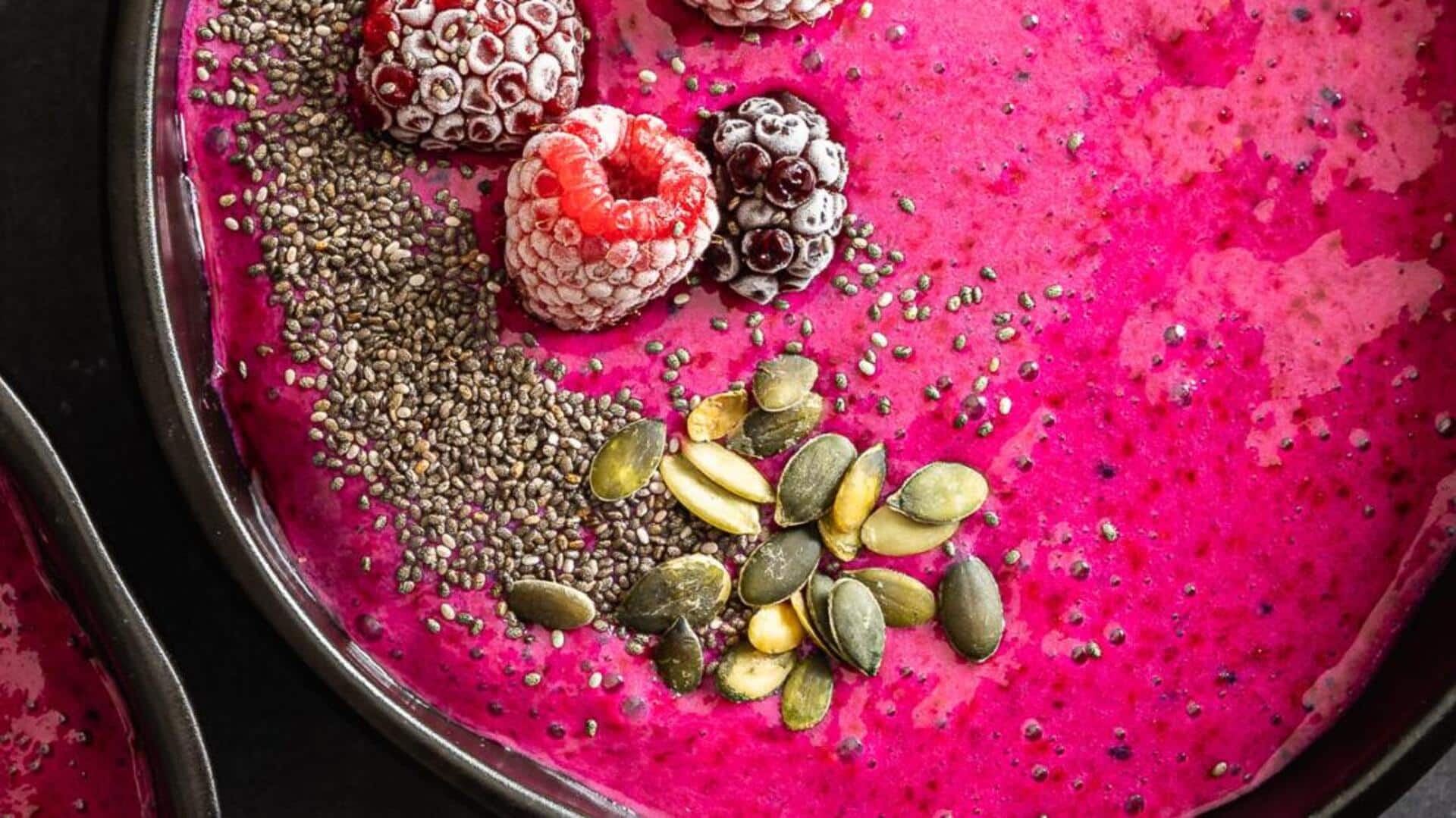Make delicious dragon fruit and ginger smoothie bowl Make delicious dragon fruit and ginger smoothie bowl