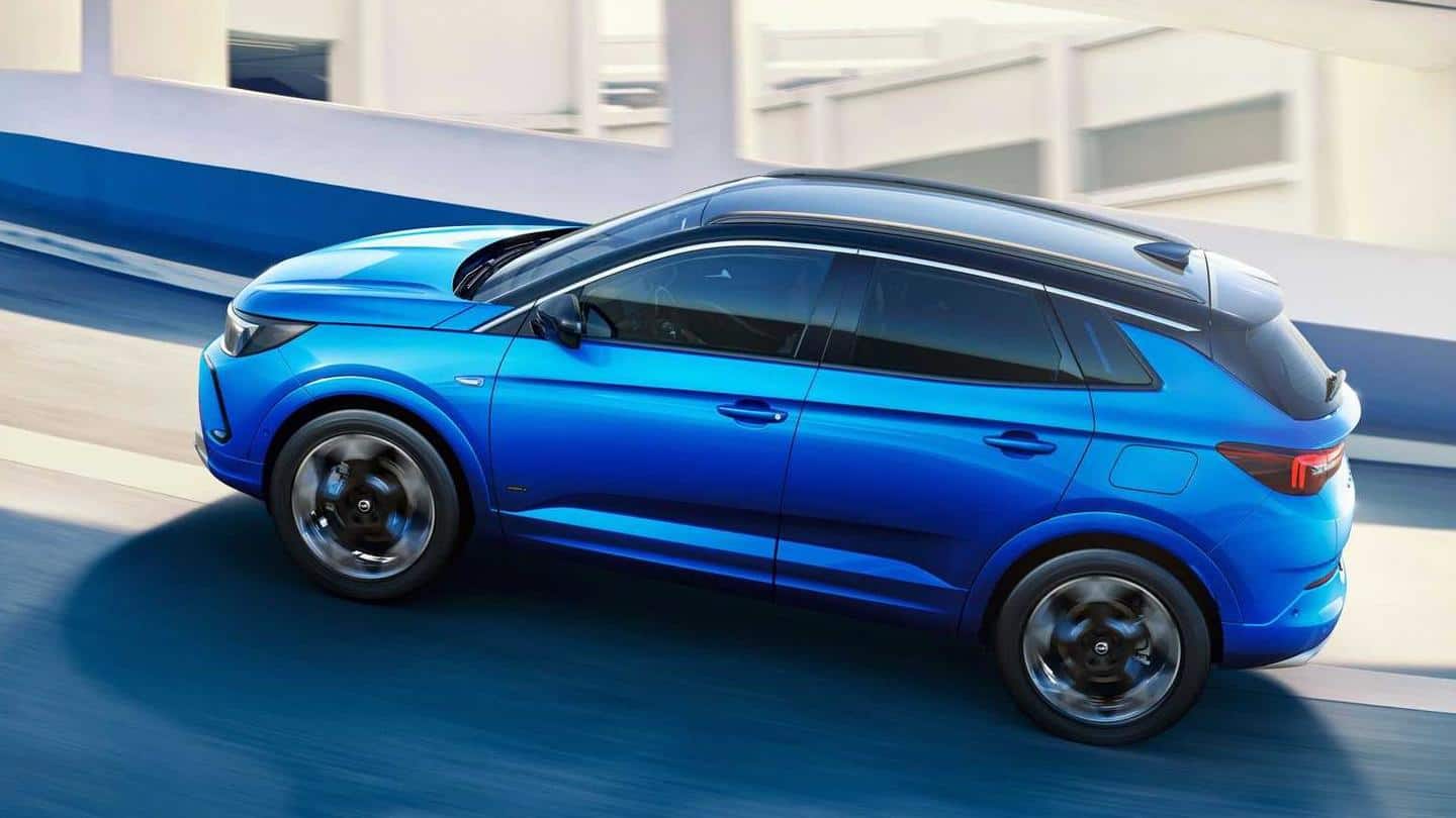 It sports the company's 'Vizor' design on the front It sports the company's 'Vizor' design on the front