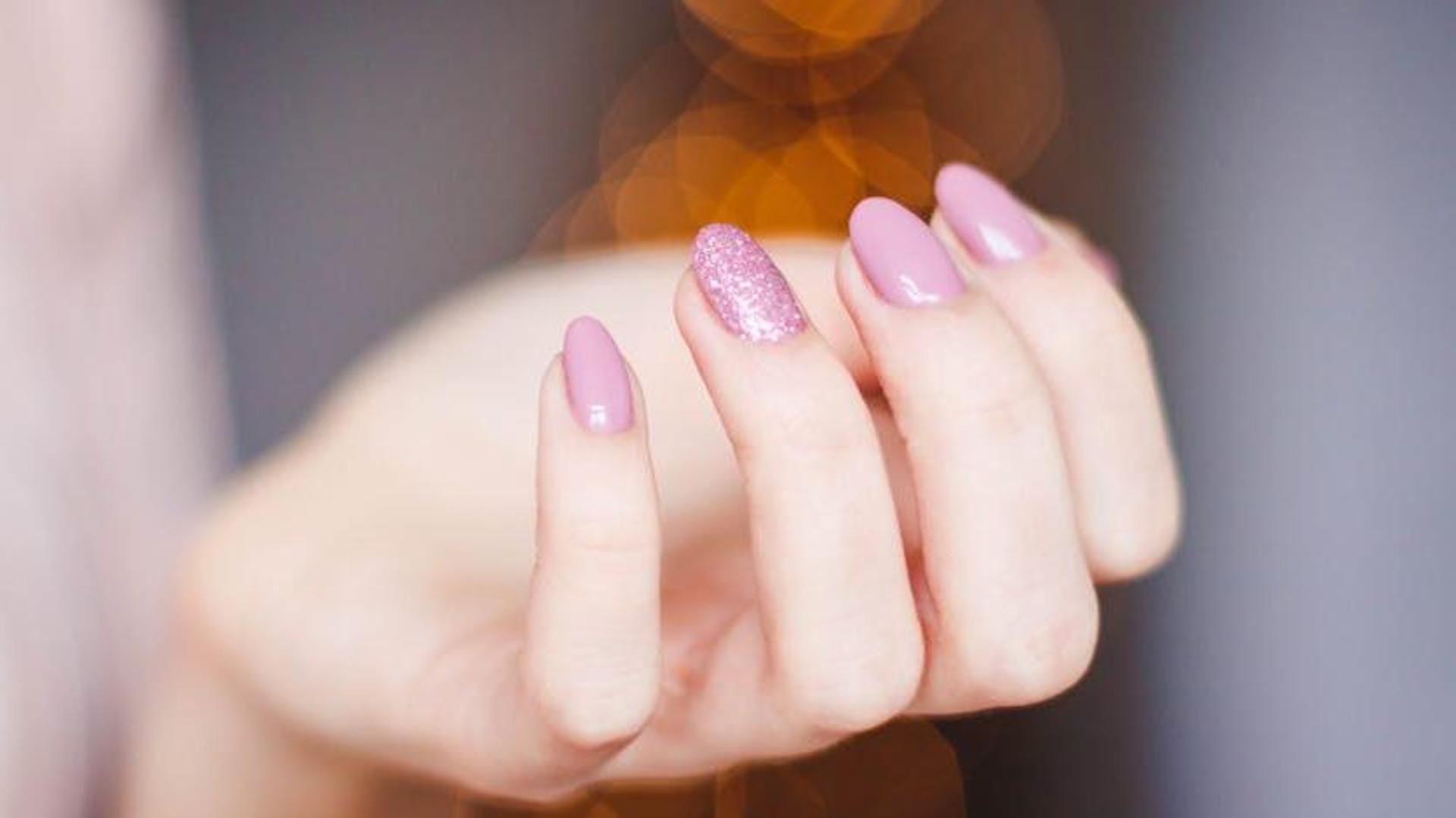 5 natural ways to brighten and whiten your nails