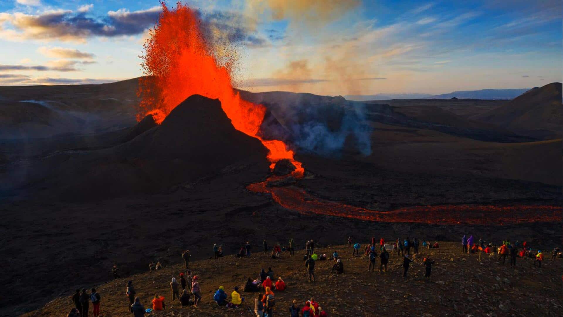Iceland declares state of emergency after earthquakes threaten volcanic eruption