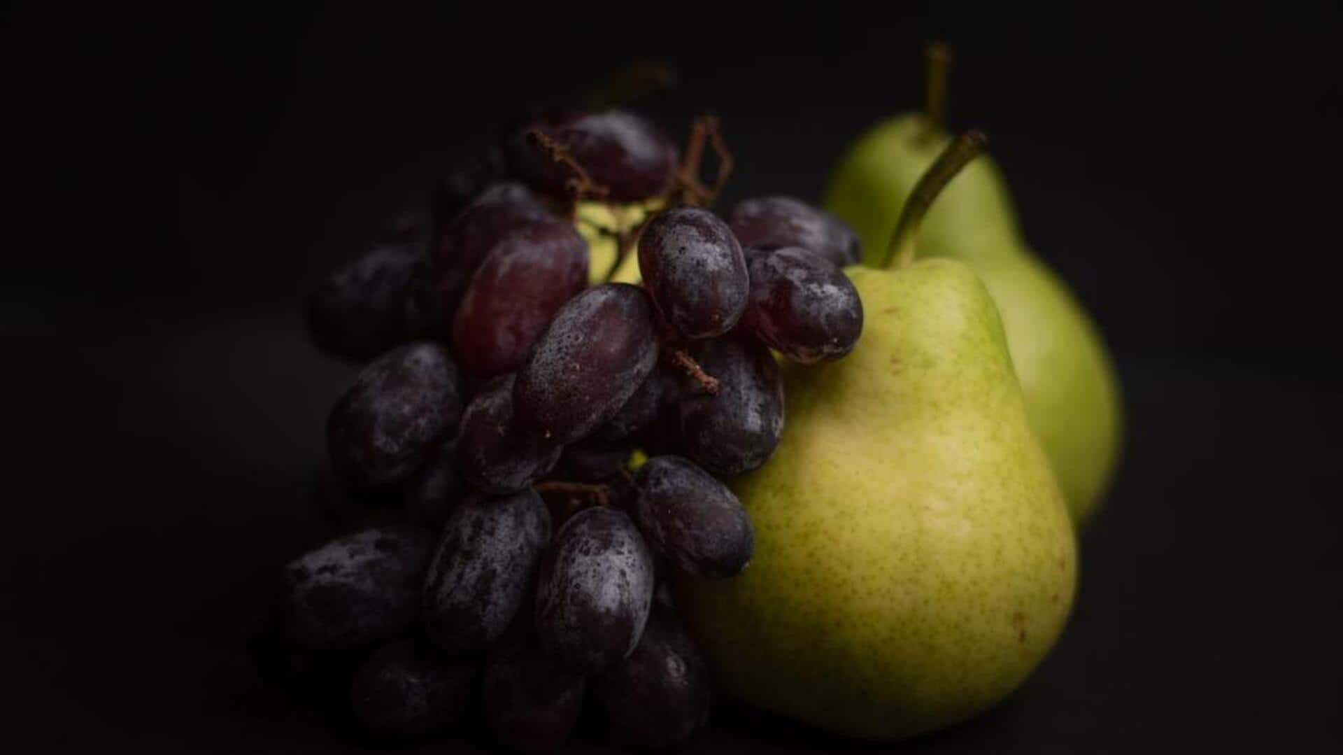 Black grapes v/s pears: Which is better for you?
