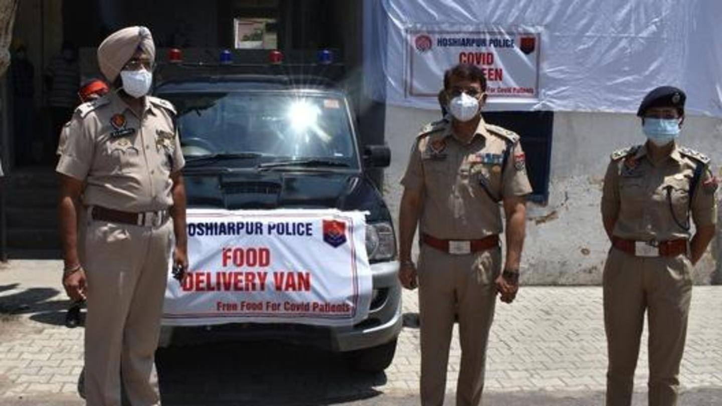 Punjab Police delivered over 100 food packets on Friday Punjab Police delivered over 100 food packets on Friday