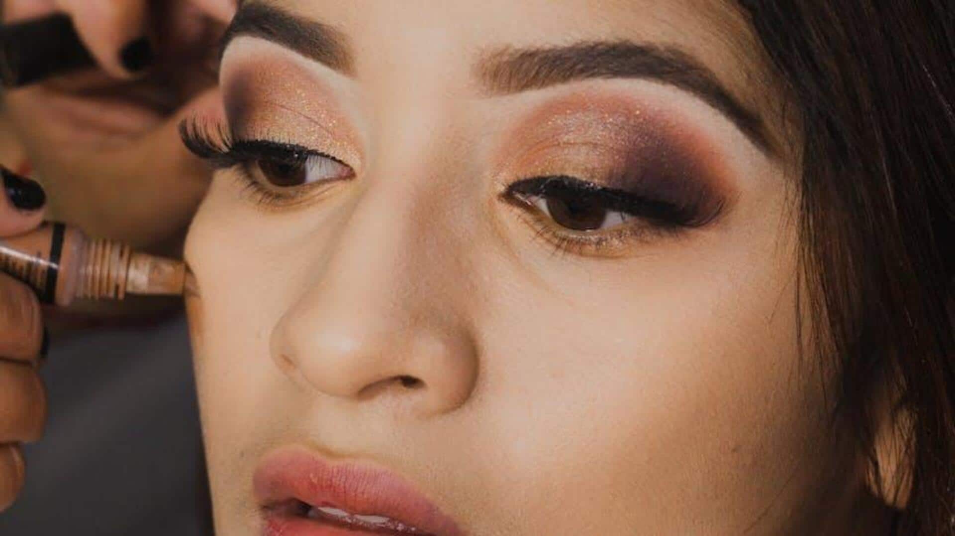 How to apply eyeliner like a pro How to apply eyeliner like a pro