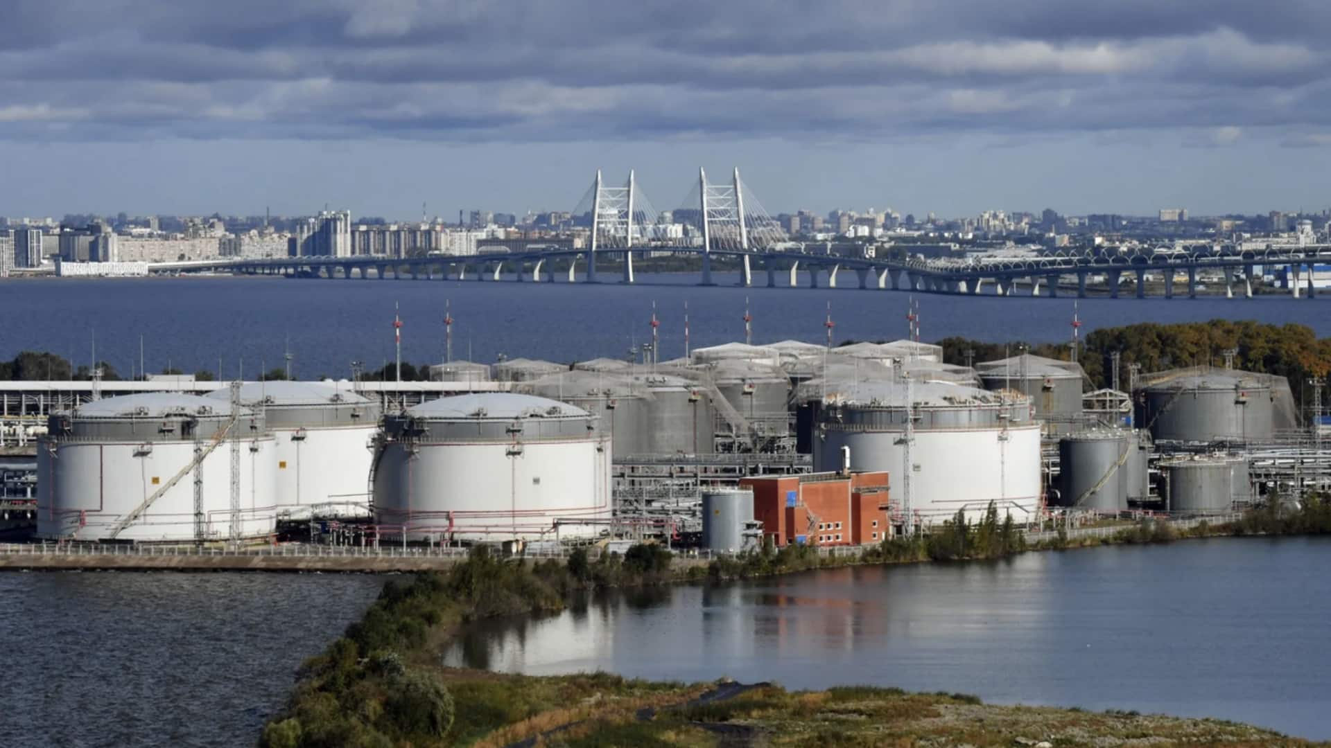 US senators propose 100% tariffs on India over Russian oil