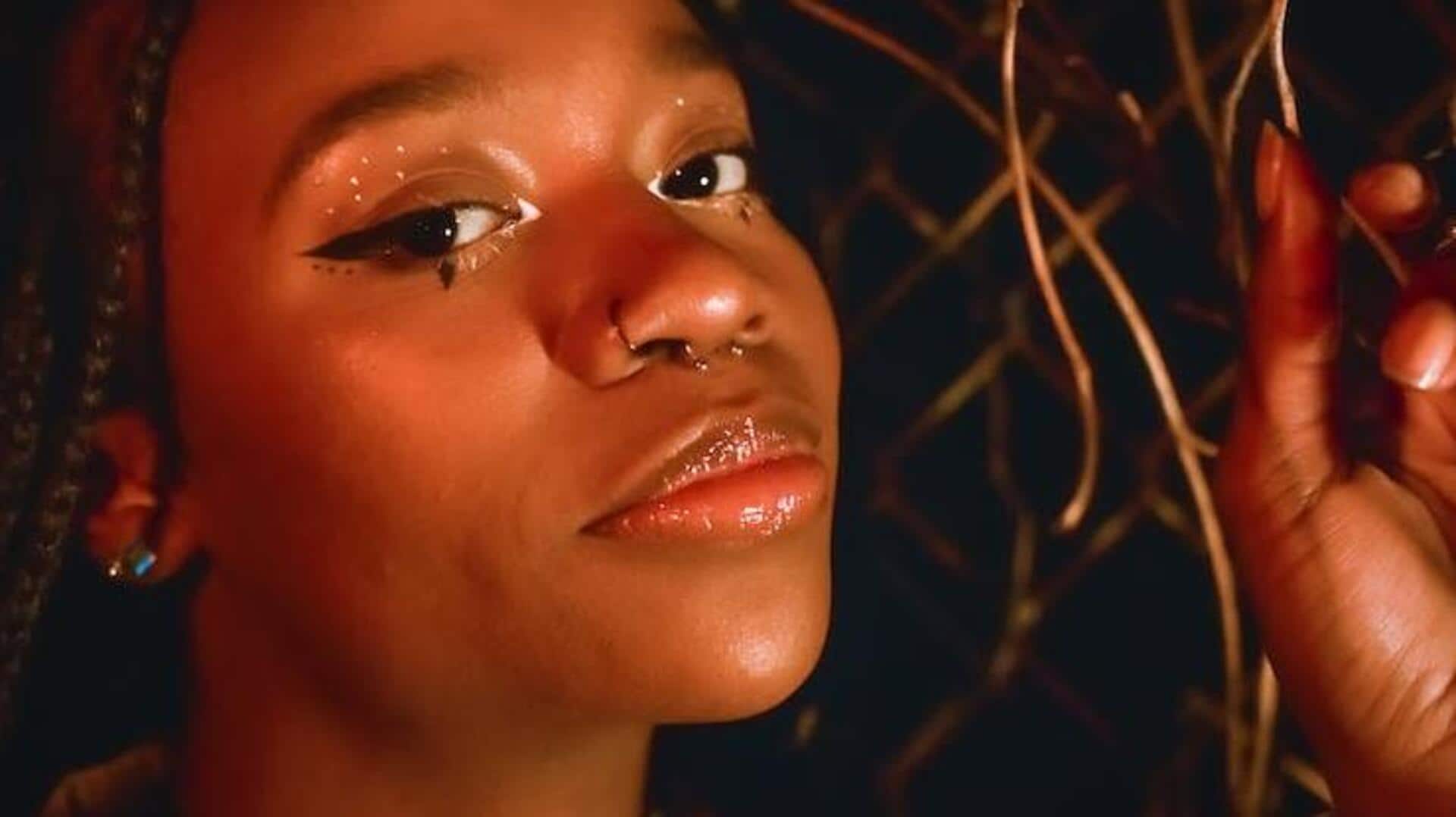 Glossy goodness: Unveiling the 'honey lips' makeup trend