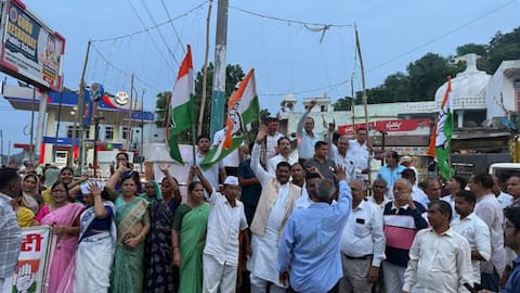 'Sonia Gandhi must say sorry...': BJP on Congress workers' slogans