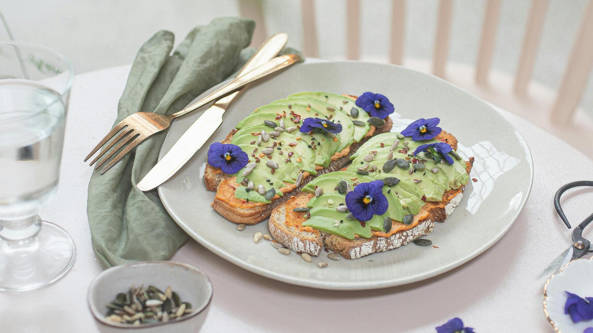 5 edible flowers that taste as good as they look