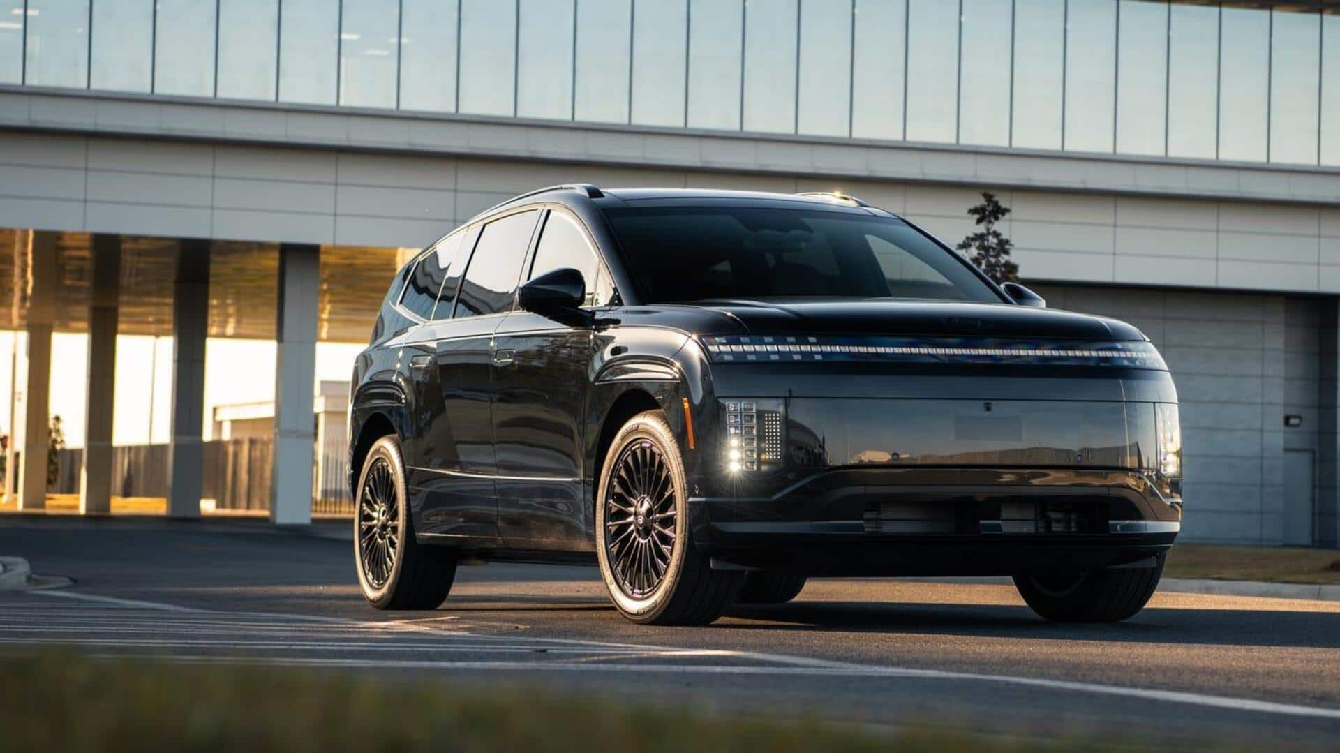 This Hyundai Ioniq 9 is blacked inside and out