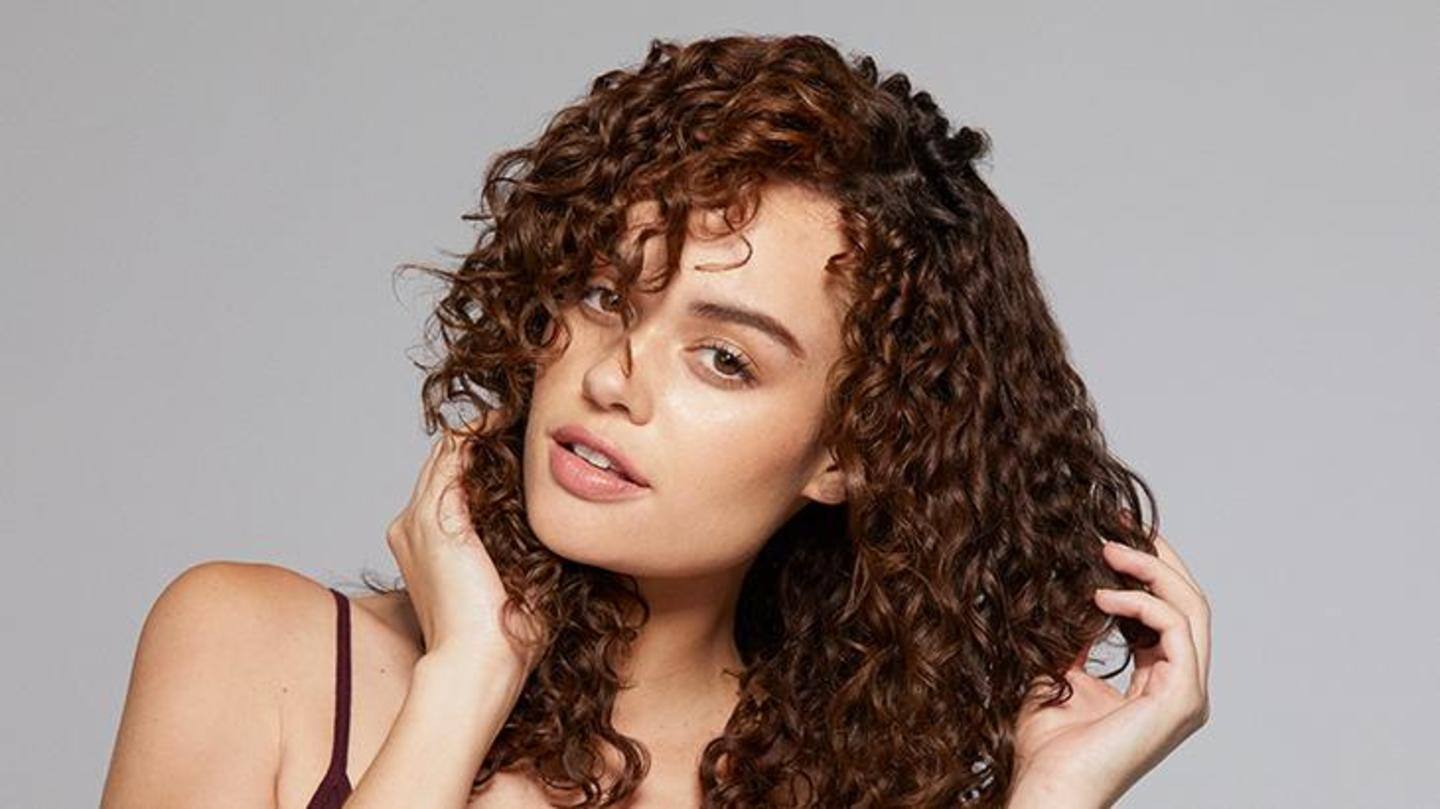 Helps in managing that wildly curly and frizzy hair Helps in managing that wildly curly and frizzy hair