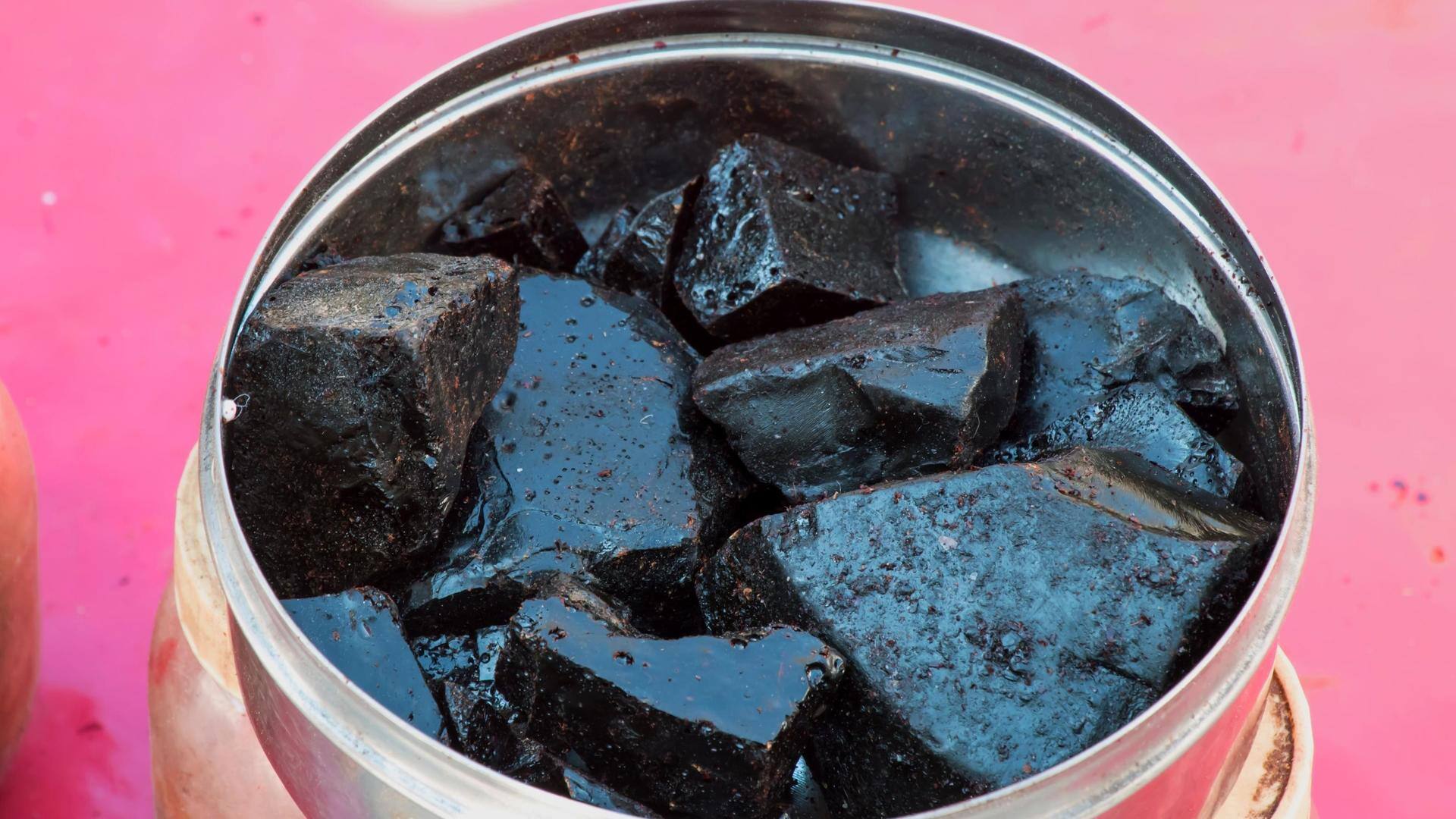 Here's why you should include shilajit in your diet