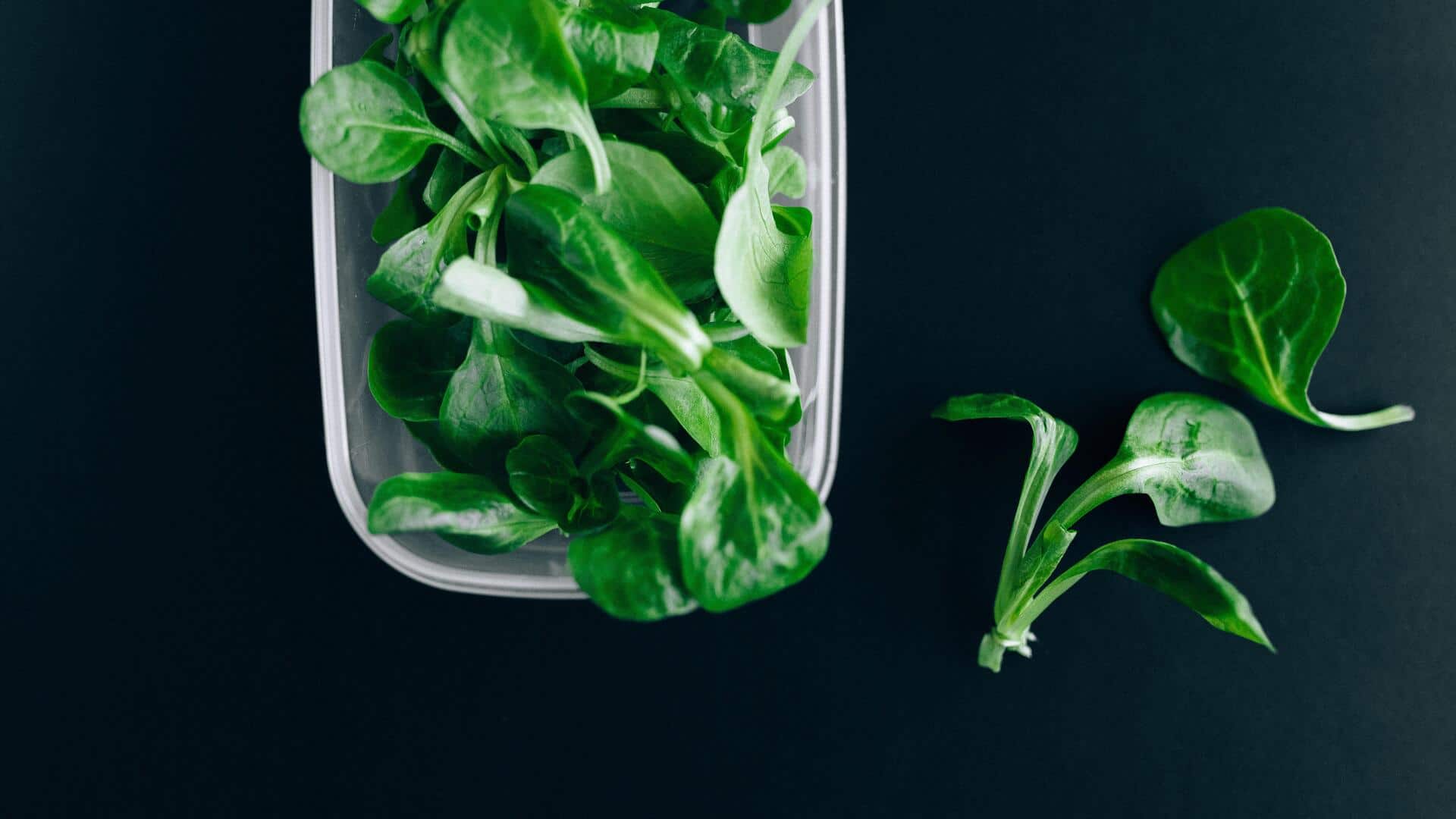How to keep leafy greens fresh while traveling