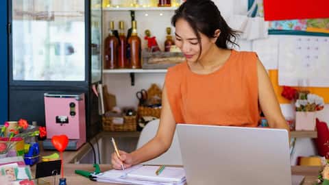 How small business owners can use AI to scale up