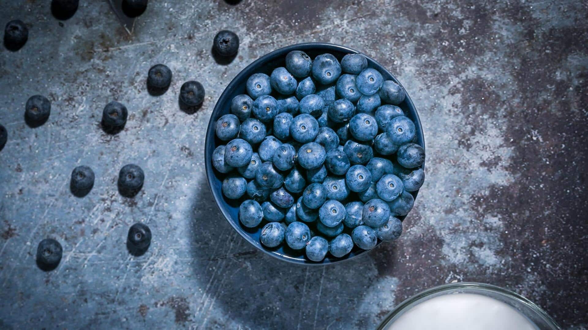 Grapes v/s blueberries: Which fruit is better for you?