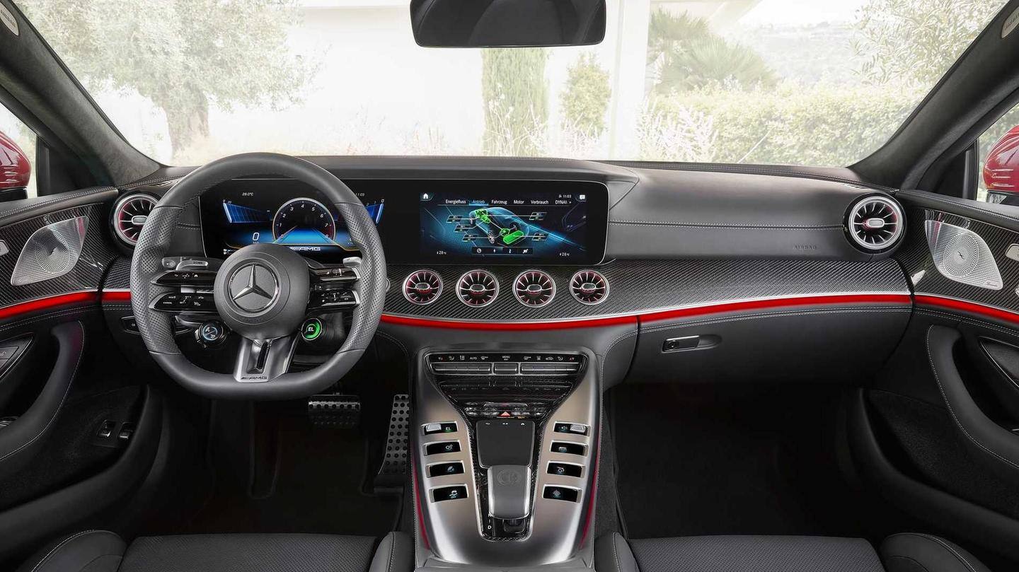 The vehicle gets a flat-bottom steering wheel and multiple airbags The vehicle gets a flat-bottom steering wheel and multiple airbags